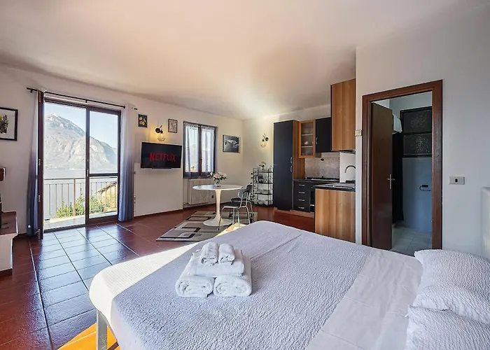 דירה View, Private & Free Parking ורנה