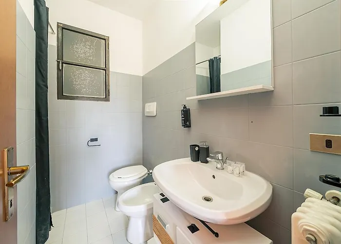 View, Private & Free Parking ורנה